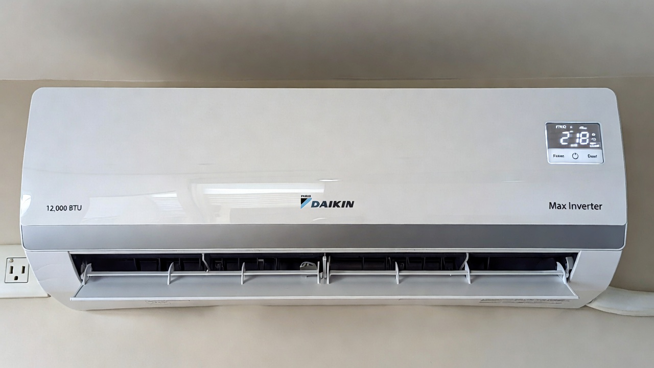 Daikin Max Inverter FTKQ Series (12,000 BTU)